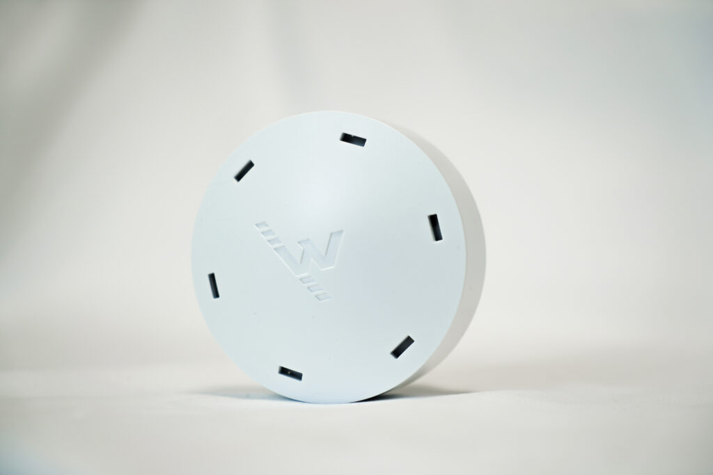 Capteur de température IoT OCEA Smart Building utilisé pour suivre les données thermiques et optimiser le confort des occupants