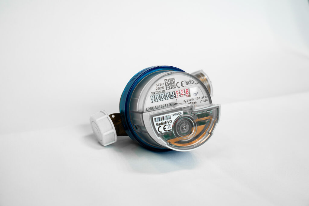 Compteur d’eau individuel connecté pour eau chaude avec module de télérelève, permettant le suivi précis des consommations et la répartition des charges en immeuble - OCEA Smart Building